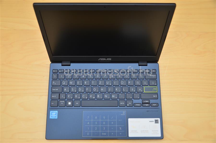 ASUS E210MA-GJ322WS (Peacock Blue - NumPad) 128GB eMMC E210MA-GJ322WS_W11P_S original
