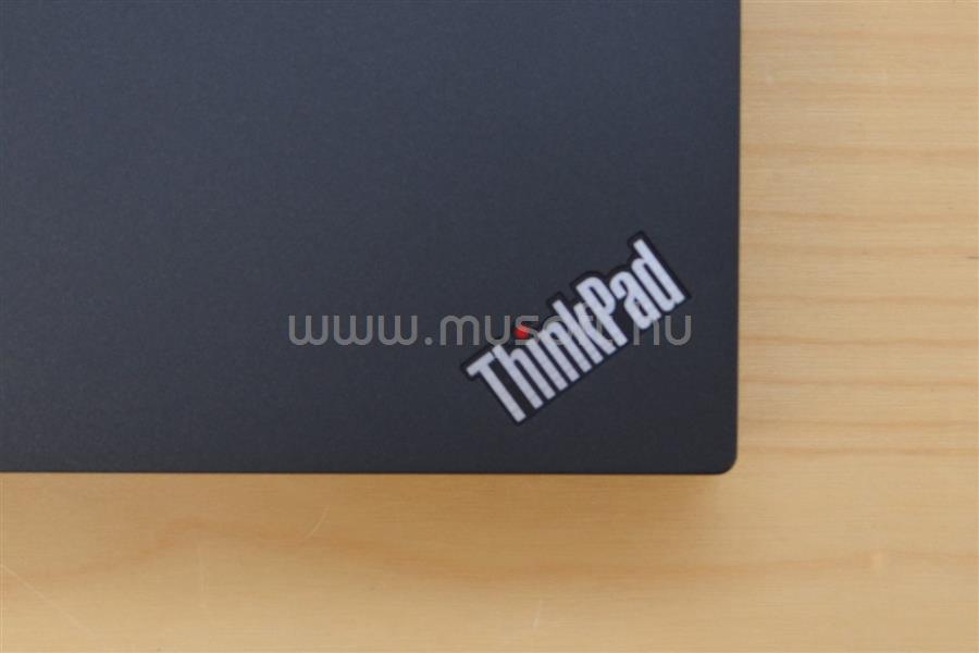 LENOVO ThinkPad Universal Thunderbolt 4 dokkoló 40B00135EU original